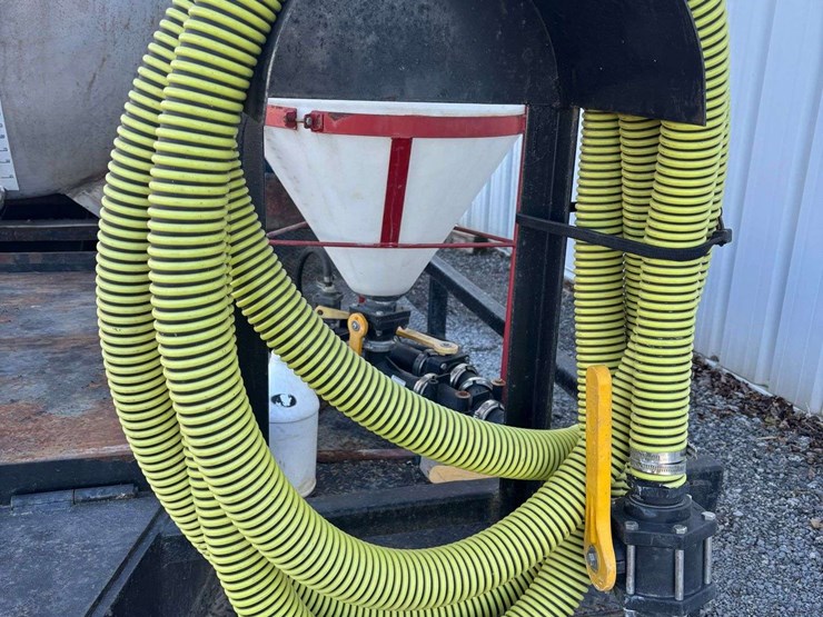 spray-trailer---1000-gal-tank-image-9