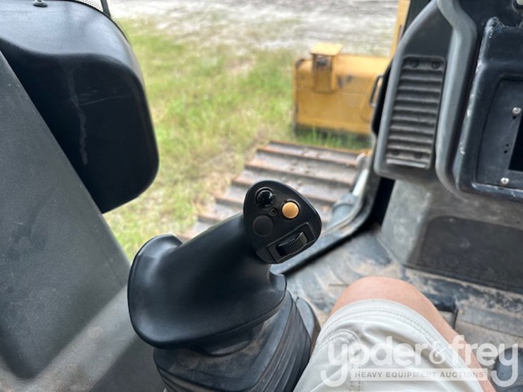 2017-caterpillar-d3k2-lgp-image-6