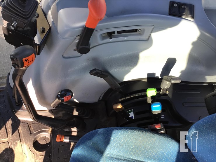 new-holland-t5040-image-18