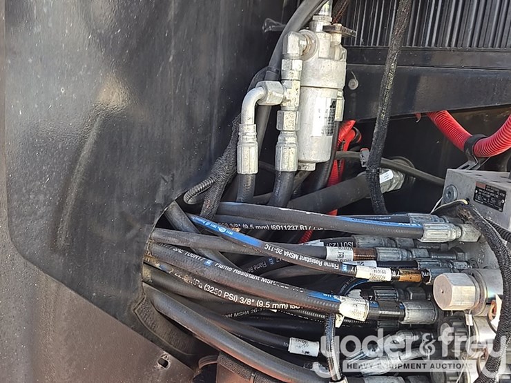 2014-jlg-600aj-image-75