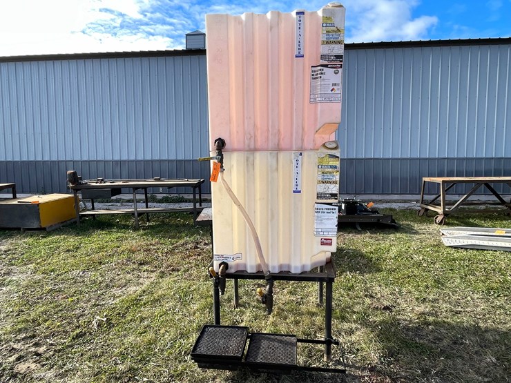 #3144-•-tote---a---lube-oil-dispenser-image-2