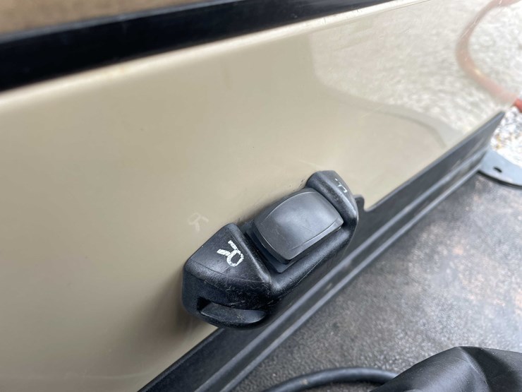 #3020-•-club-car-electric-golf-cart-image-11