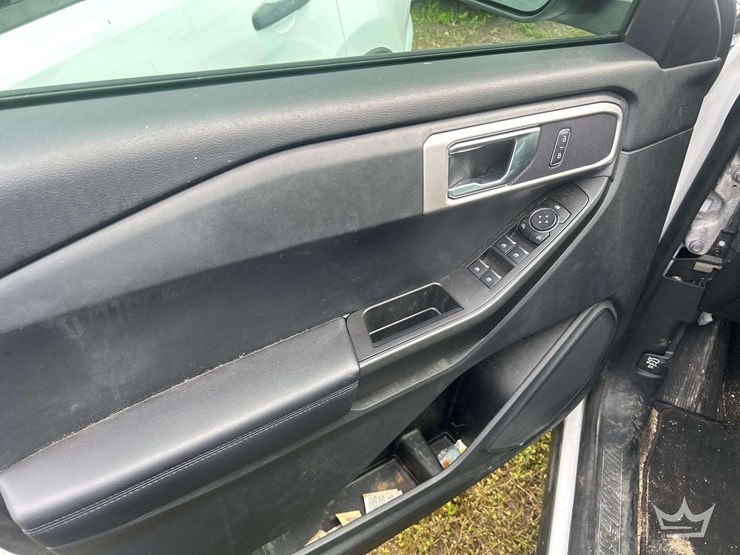 2022-ford-explorer-image-11