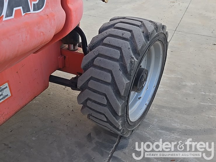 2015-jlg-600aj-image-15