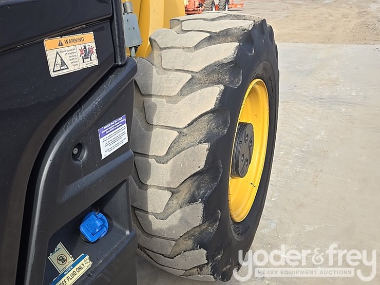 2019-caterpillar-tl1255d-image-31