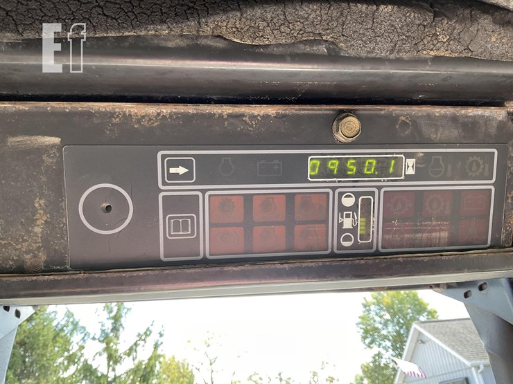 1998-new-holland-lx565-image-18