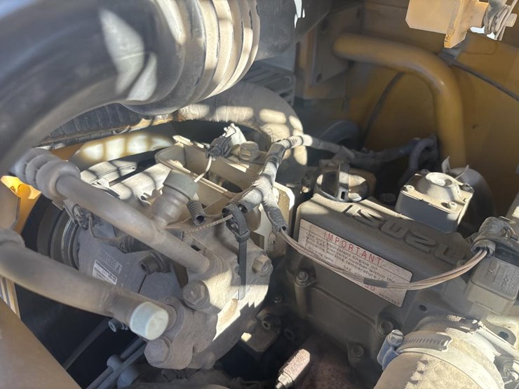 2013-deere-85d-image-24