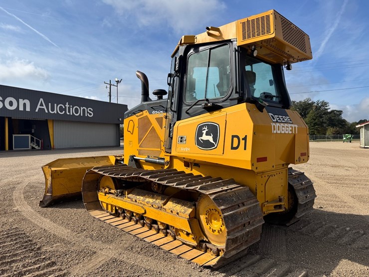 2022-deere-650k-lgp-image-2