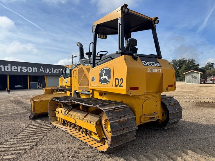 2022-deere-650k-image-2