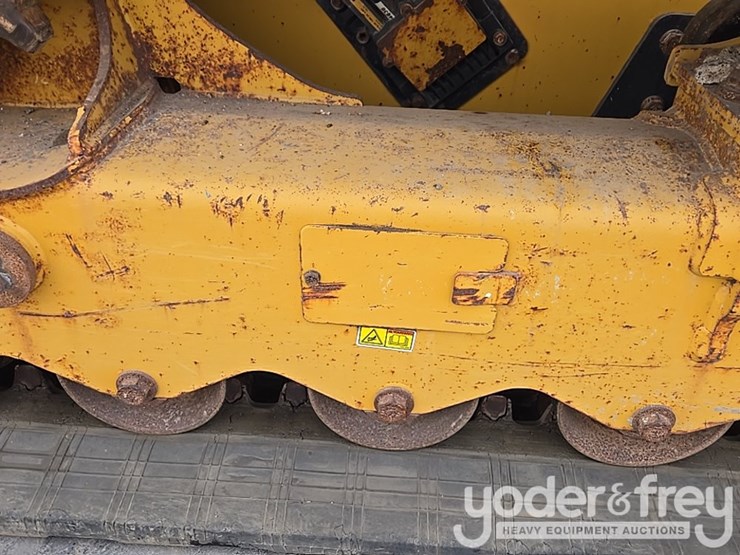 2021-caterpillar-299d3-image-24