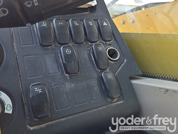 2019-caterpillar-tl1255d-image-109