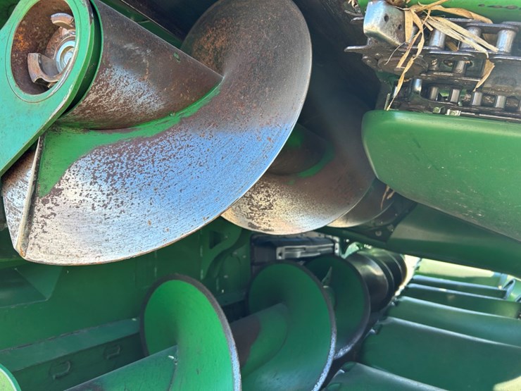 2022-john-deere-c12f-image-10