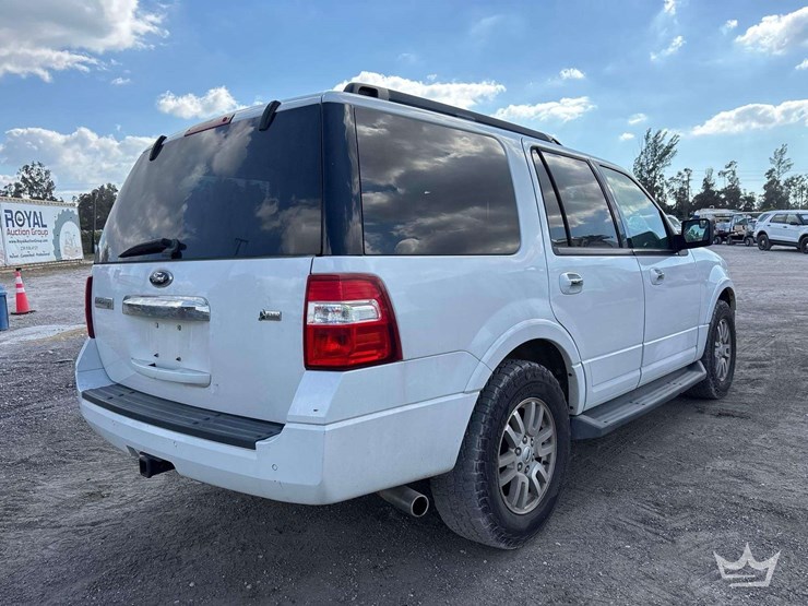 2012-ford-expedition-image-3