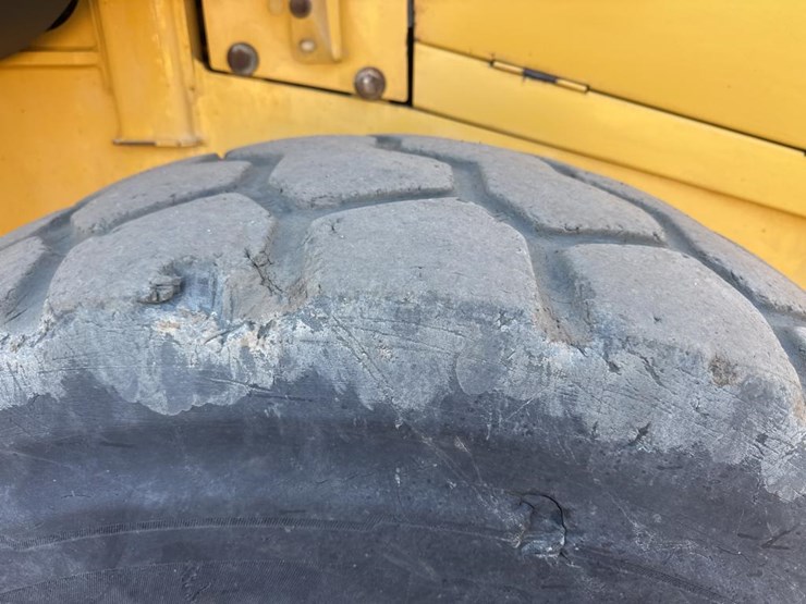 2016-deere-624k-image-65