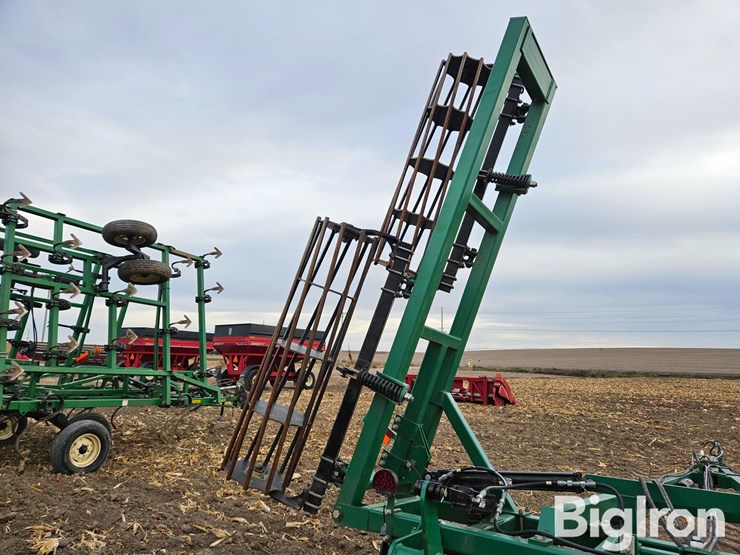 great-plains-2330sc-30'-wide-seedbed-conditioner-image-15