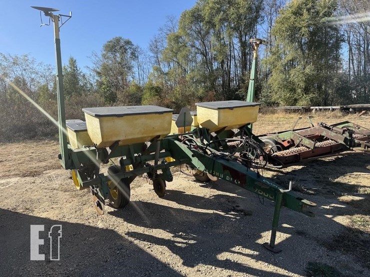 john-deere-7000-image-1