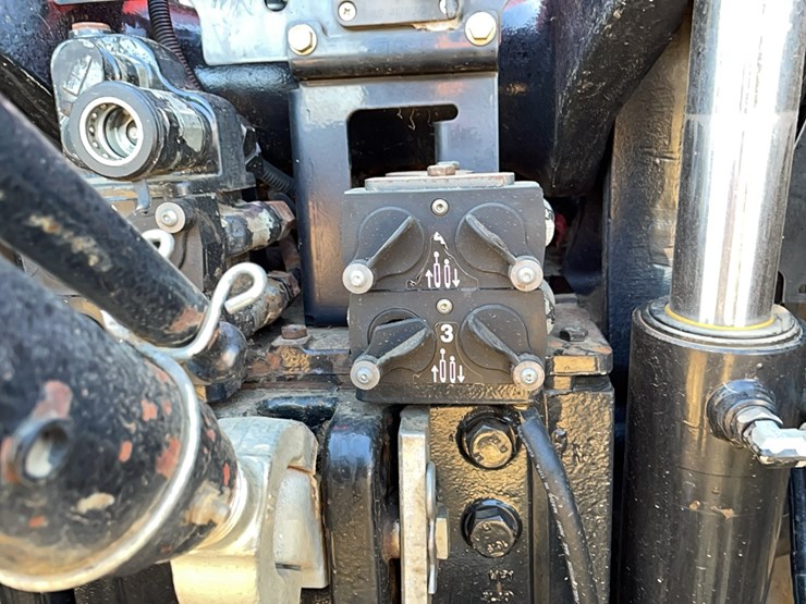 case-ih-275-image-21