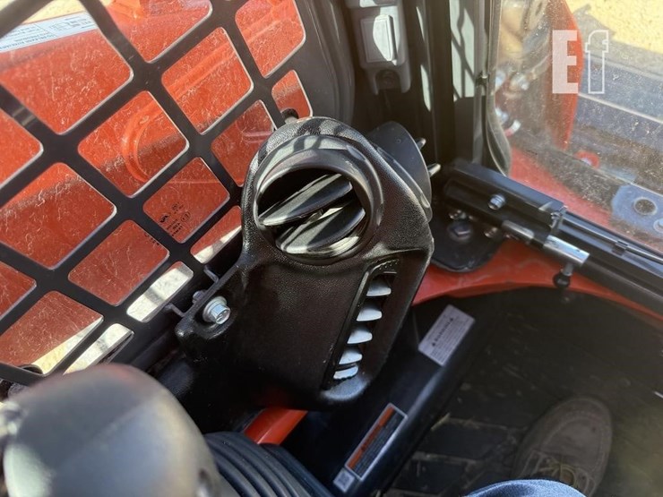 2023-kubota-ssv75-image-13