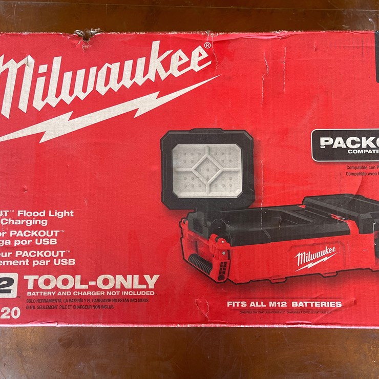 #8 • MILWAUKEE PACKOUT FLOOD LIGHT
