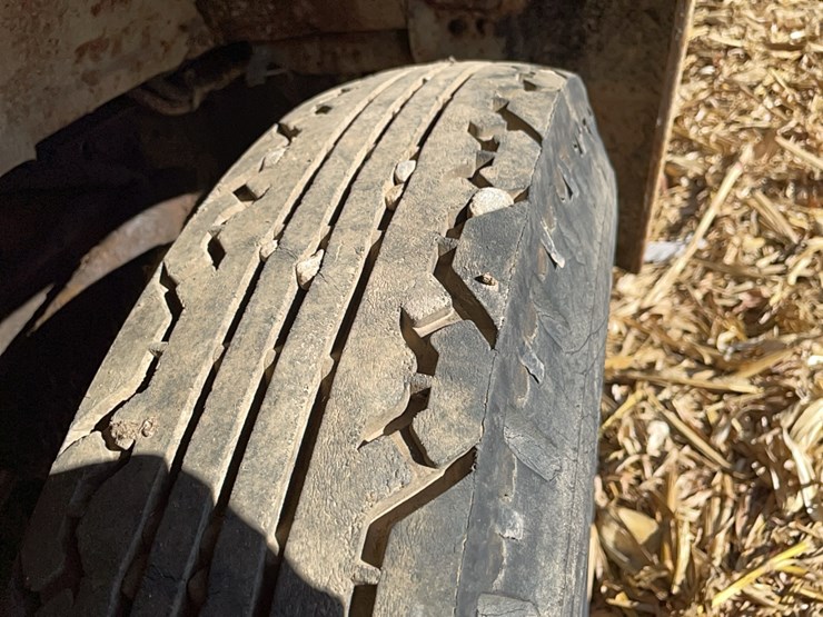 ih-load-star-1600-single-axle-grain-truck-image-5