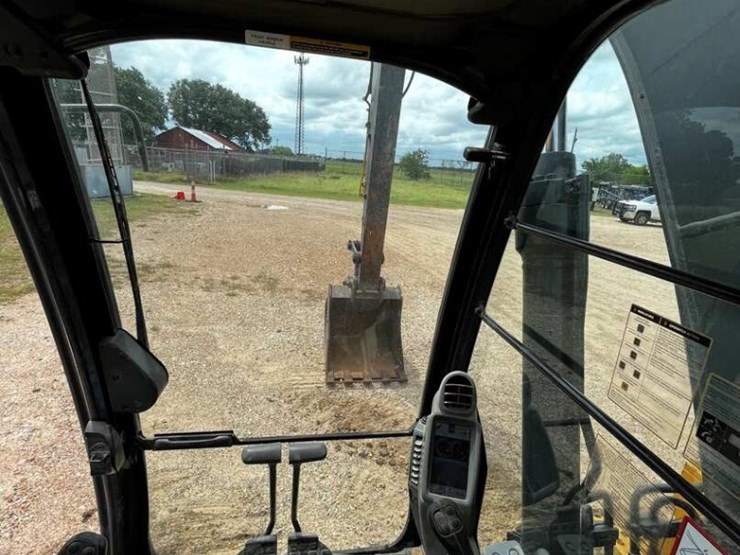 2016-deere-135g-image-9