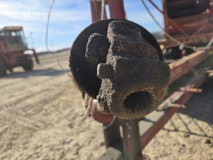 new-holland-770-image-12