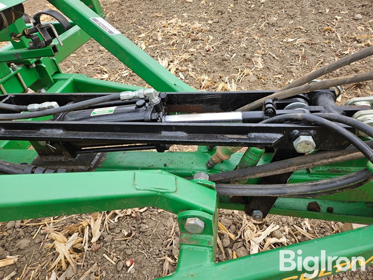 great-plains-series-vii-27'-wide-field-cultivator-image-14