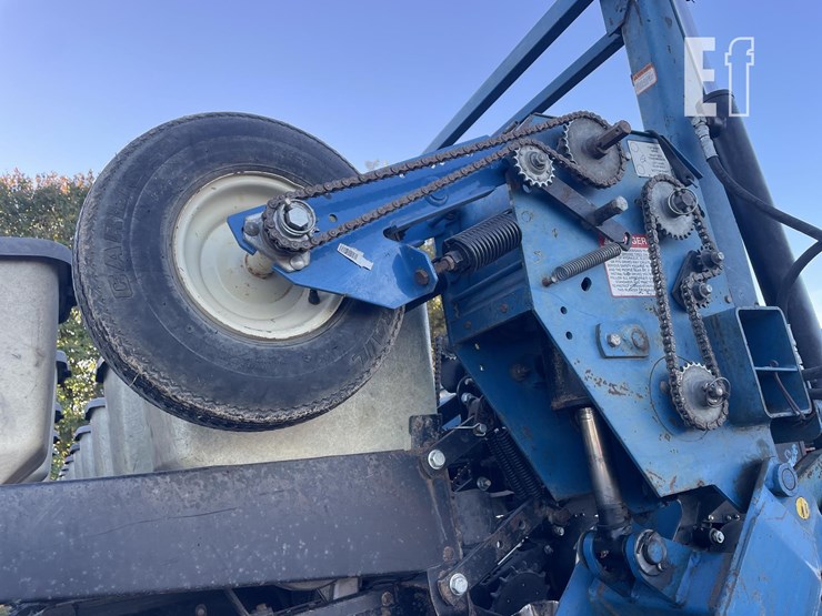 1997-kinze-2600-image-25