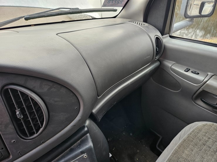 #22778-•-2003-ford-econoline-van-ambulance-image-39