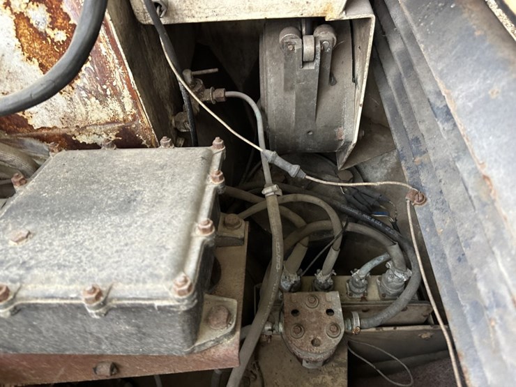 2118-ford-300-image-43