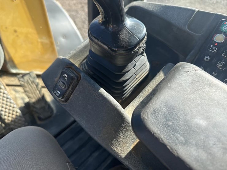 2016-deere-624k-image-49