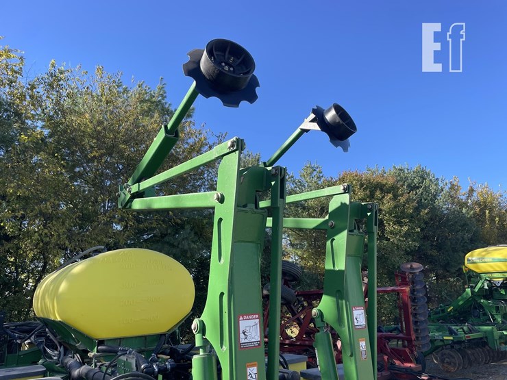 2011-john-deere-1770nt-image-16