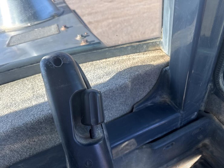 2016-deere-624k-image-57