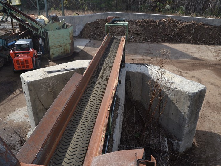 24"x60'-belt-conveyor-w/-heavy-duty-electric-drive-locted-under-debarker-image-1