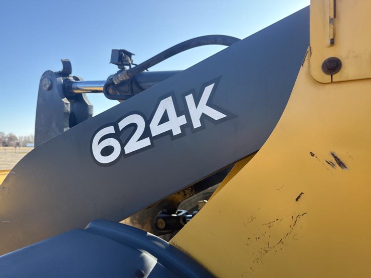 2016-deere-624k-image-12