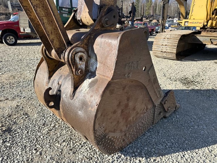 caterpillar-235-image-26