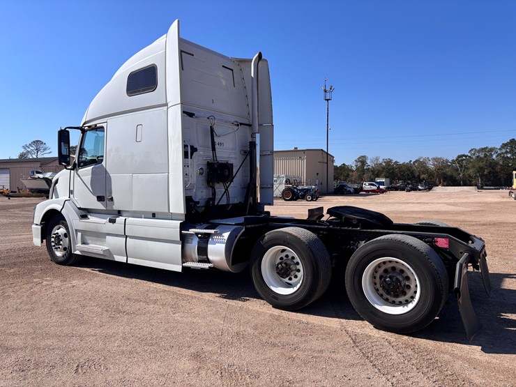 #16202-•-2015-volvo-image-4