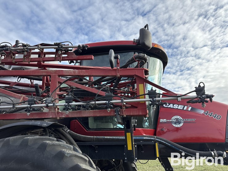 2017-case-ih-patriot-4440-image-15