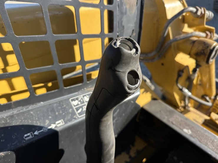 john-deere-240-image-33