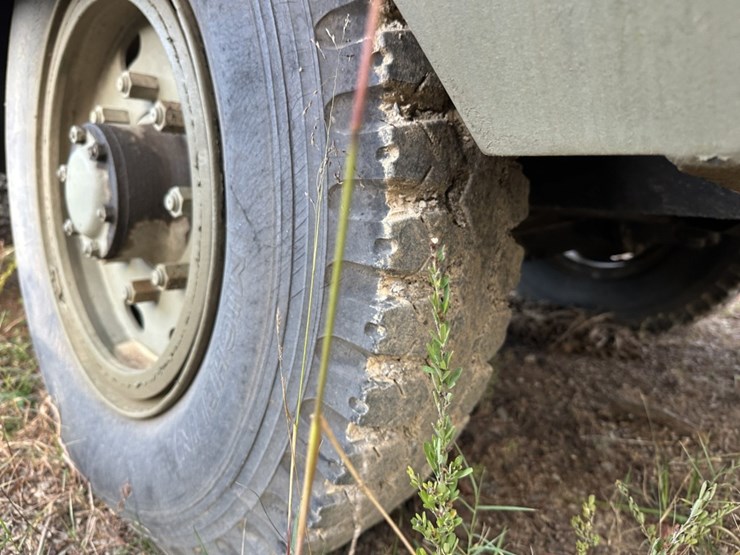 2118-ford-300-image-48