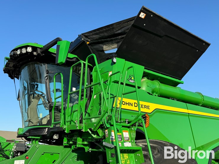 2022-john-deere-x9-1000-image-12