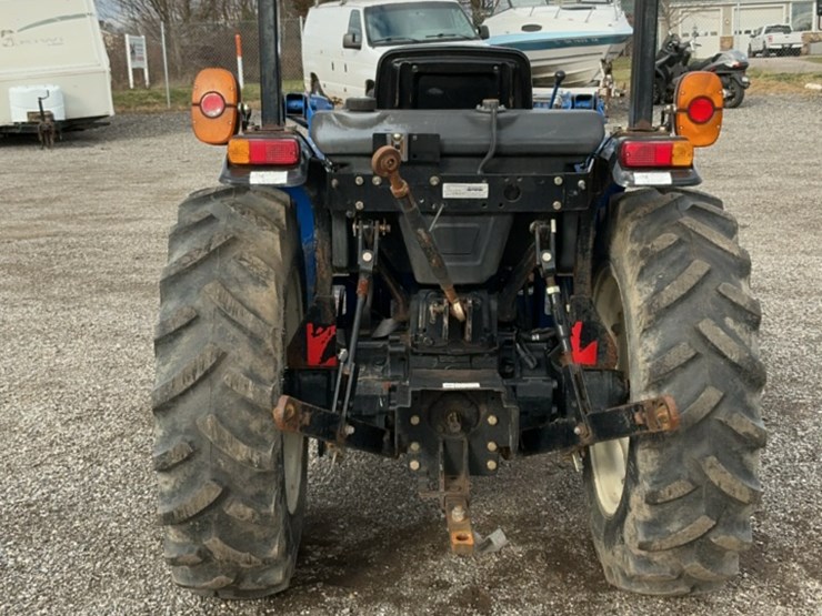 2013-new-holland-workmaster-40-image-4