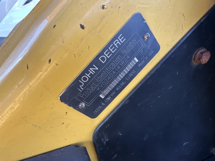 john-deere-240-image-44