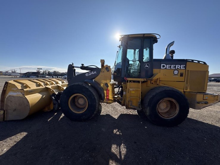 2016-deere-624k-image-8