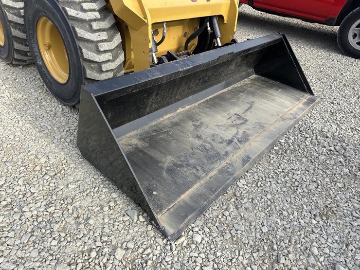 2022-caterpillar-242d3-image-16