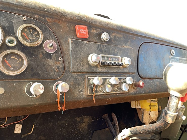 ih-load-star-1600-single-axle-grain-truck-image-35