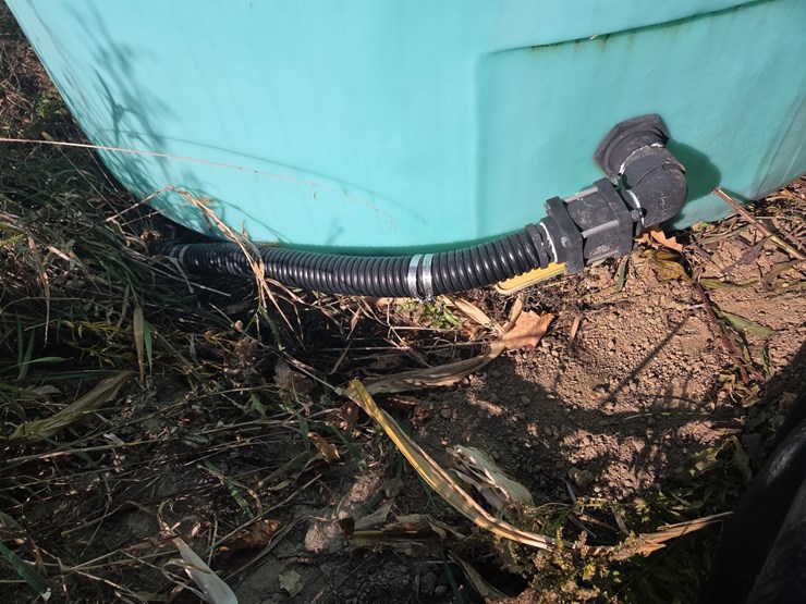 1650-gallon--snyder-poly-flat-bottom-tank-image-2