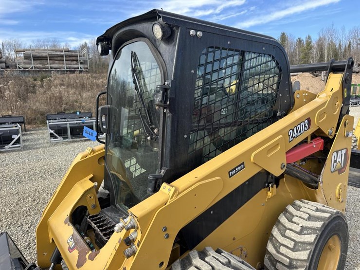 2022-caterpillar-242d3-image-25