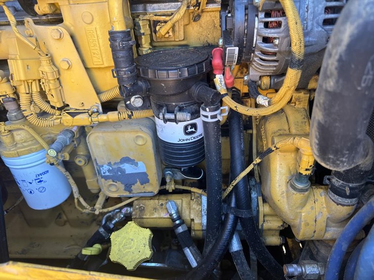 2016-deere-624k-image-37