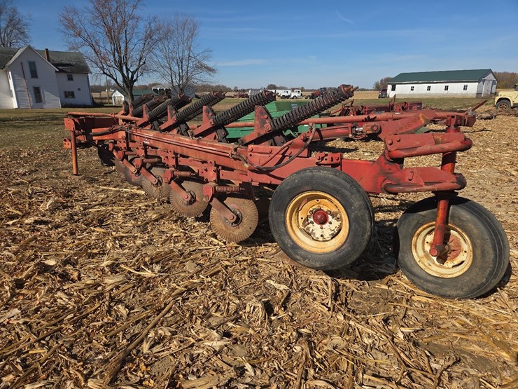 white-6-bottom-plow-image-19